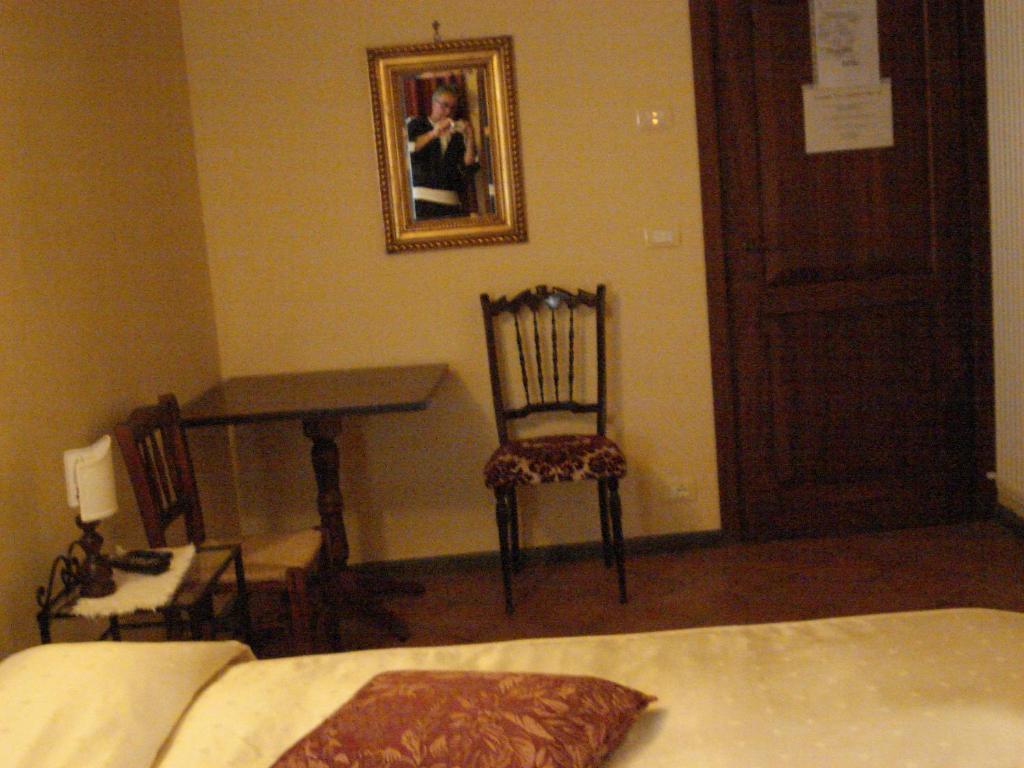 La Campana D'Oro Hotel Beverino Room photo